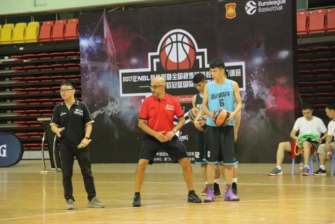 青训小将关键传球助攻队友破门（青训新星关键妙传助队友破门）