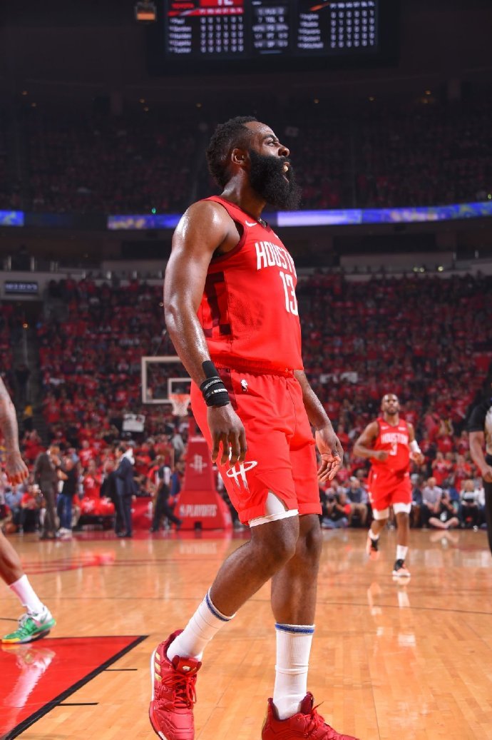 世界杯历史经典比赛回顾（历届世界杯经典对决回眸）