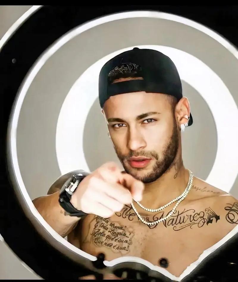 德转列米兰双雄最贵11人阵容：劳塔罗、莱奥、普利希奇领衔（德转公布米兰城双雄身价最高11人阵容：劳塔罗、莱奥、普利希奇压阵）