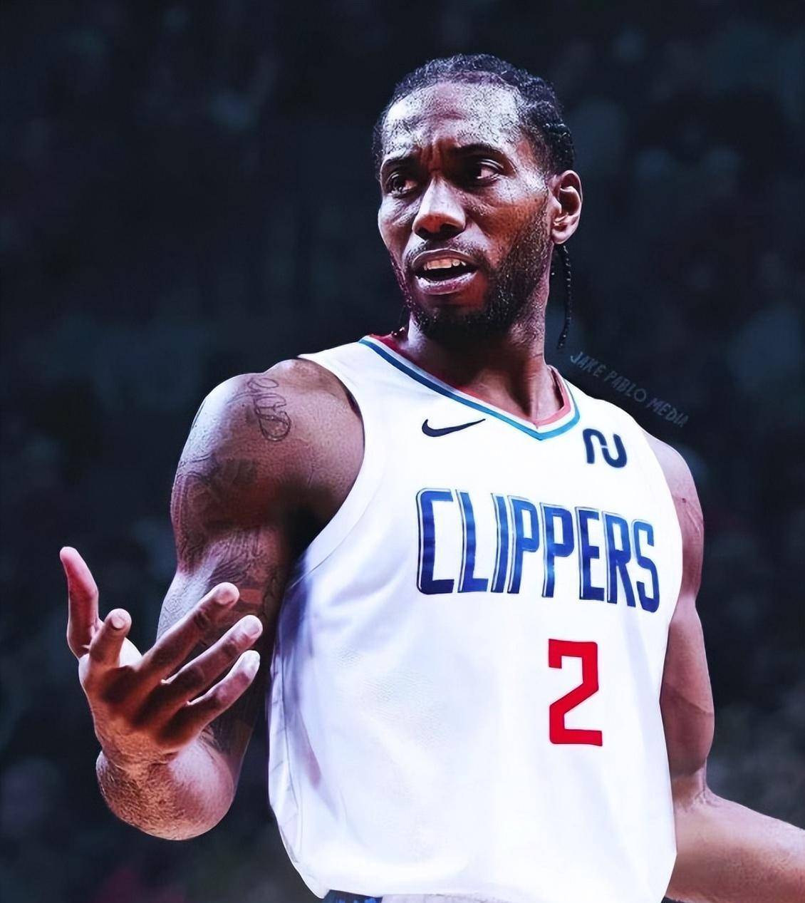 庆祝苏超夺冠，泰州市委书记与泰州队球员合唱《歌唱祖国》（为庆祝苏超夺冠，泰州市委书记携泰州队球员同唱《歌唱祖国）